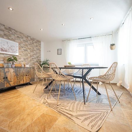 -Stadthaus Ida- Mit Grosser Dachterasse, Am Schlosspark, Luftkurort Kisslegg, Boxspringbetten, Kaffeevollautomat, Smarttv, Familienfreundlich, Grosszuegig, Zentral Luaran gambar