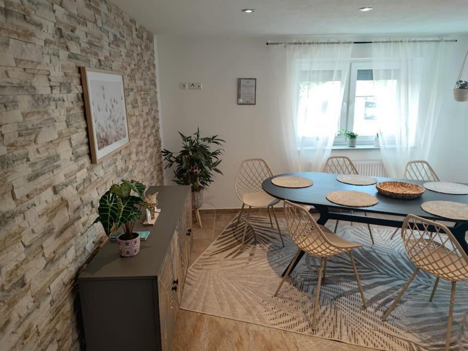-Stadthaus Ida- Mit Grosser Dachterasse, Am Schlosspark, Luftkurort Kisslegg, Boxspringbetten, Kaffeevollautomat, Smarttv, Familienfreundlich, Grosszuegig, Zentral Luaran gambar