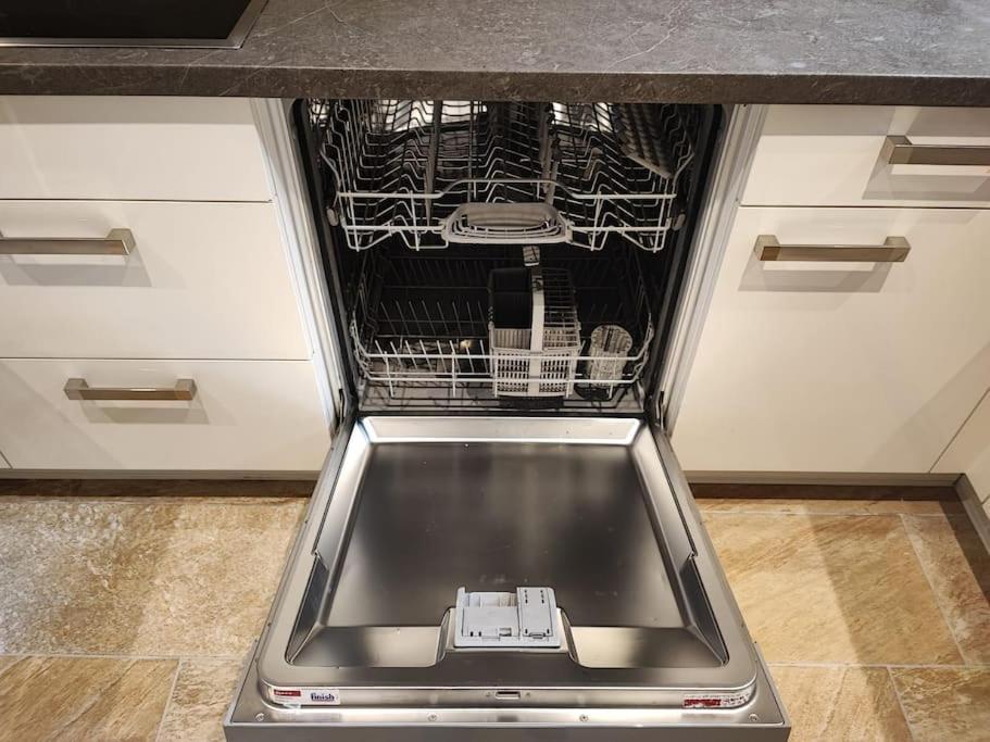 -Stadthaus Ida- Mit Grosser Dachterasse, Am Schlosspark, Luftkurort Kisslegg, Boxspringbetten, Kaffeevollautomat, Smarttv, Familienfreundlich, Grosszuegig, Zentral Luaran gambar