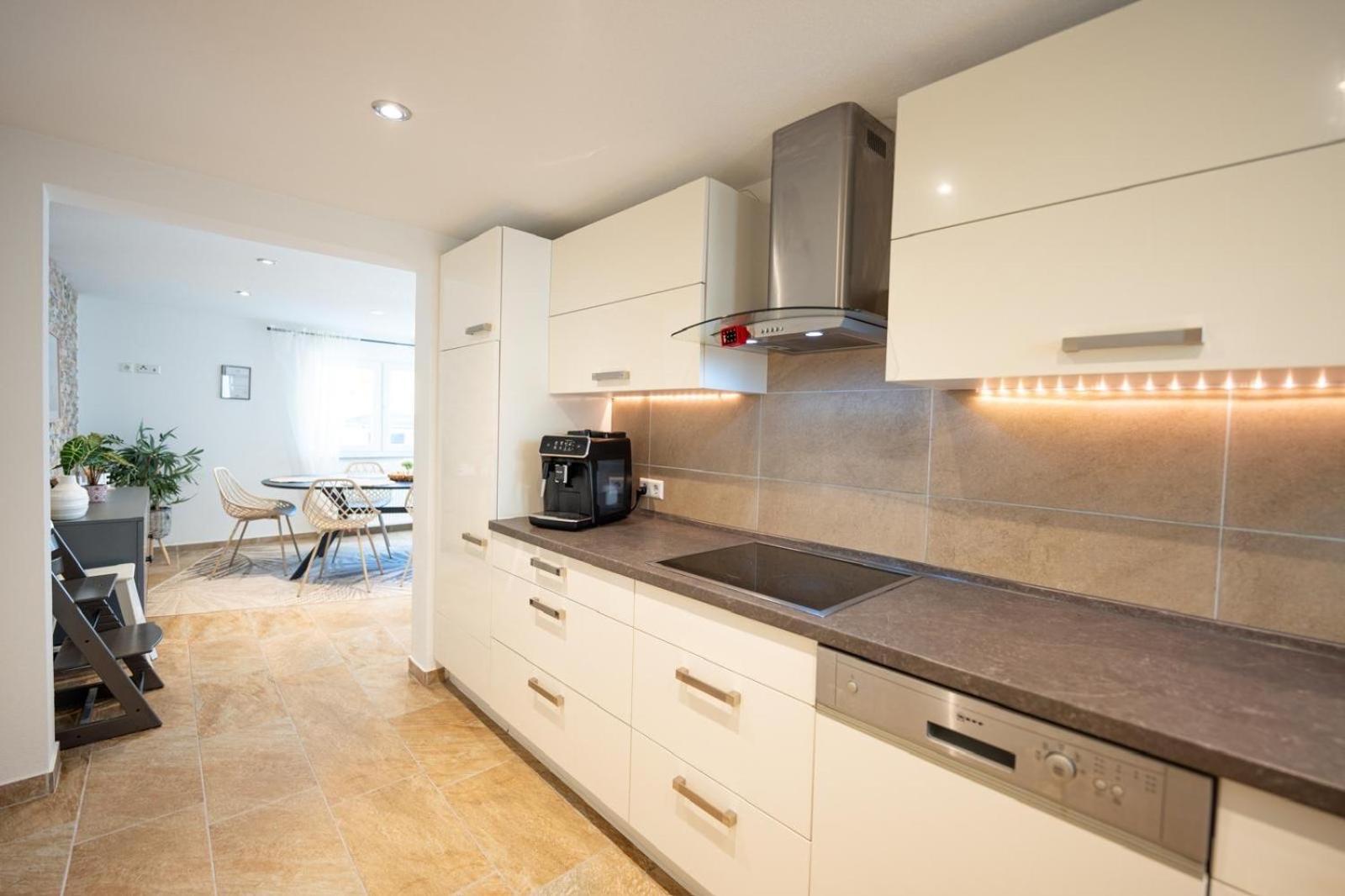 -Stadthaus Ida- Mit Grosser Dachterasse, Am Schlosspark, Luftkurort Kisslegg, Boxspringbetten, Kaffeevollautomat, Smarttv, Familienfreundlich, Grosszuegig, Zentral Luaran gambar