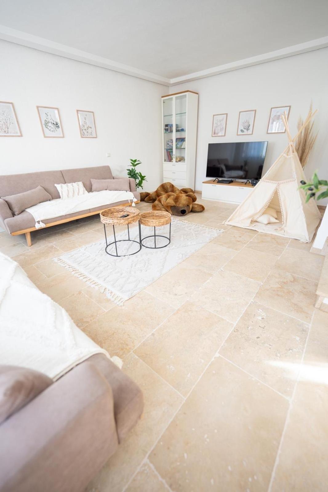 -Stadthaus Ida- Mit Grosser Dachterasse, Am Schlosspark, Luftkurort Kisslegg, Boxspringbetten, Kaffeevollautomat, Smarttv, Familienfreundlich, Grosszuegig, Zentral Luaran gambar